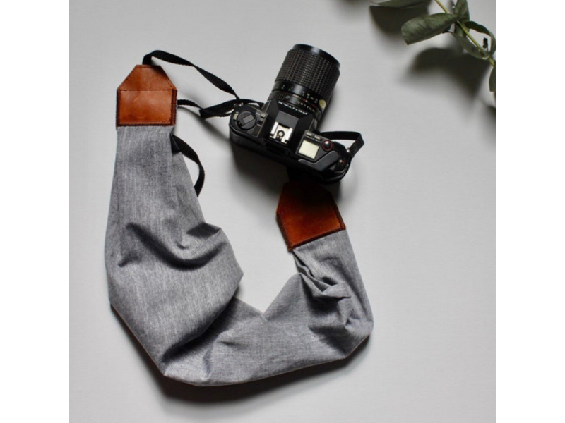 Sangle pour appareil photo et pochette en cuir