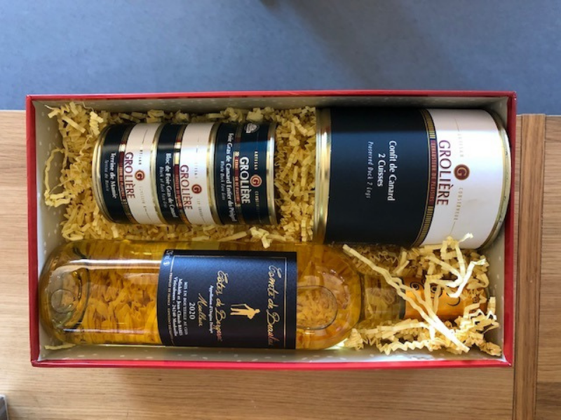 Coffret des Gourmets avec Confits de Canard 2 Cuisses, Foie Gras et Terrines
