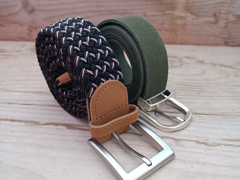 Lot de deux ceintures : 1 ceinture cuir et 1 ceinture tressée