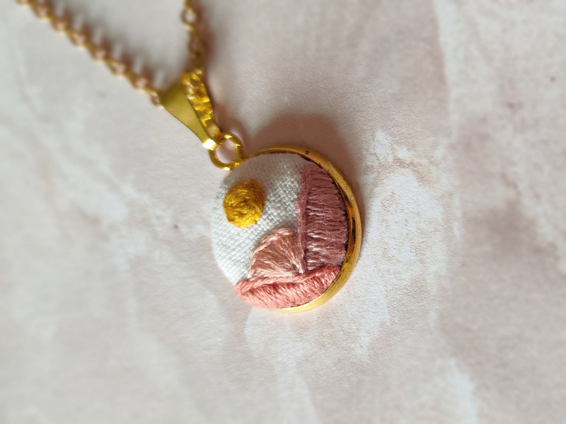 Collier brodé 