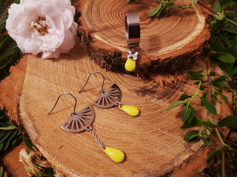 Bague et boucles d'oreilles asymétriques