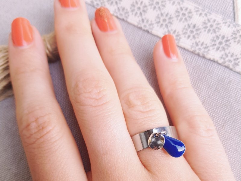 Bague et boucles d'oreilles asymétriques