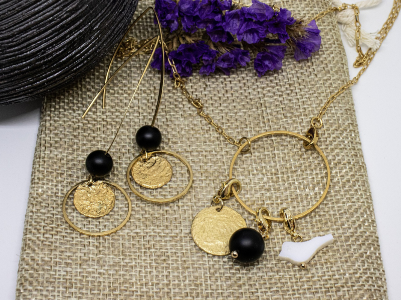 Parure collier breloques et boucles d'oreilles