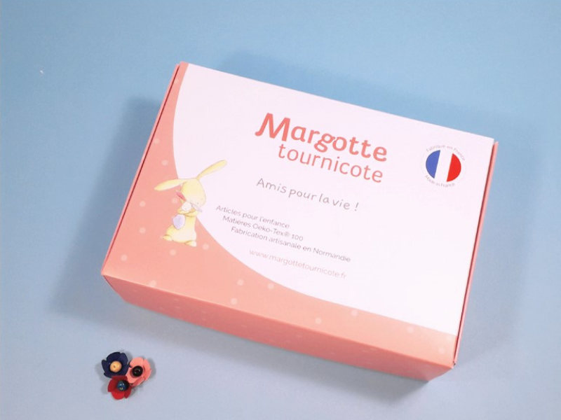 Doudou Lapin noeud pap' et bavoir à col claudine assortis