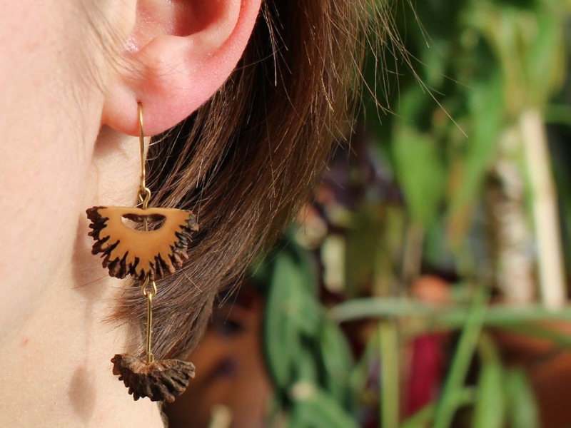 Boucles d'oreilles bois et laiton Nigra