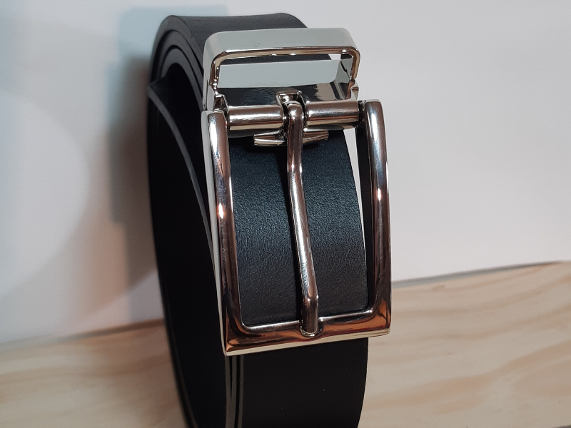 Ceinture en cuir noir tannage végétal