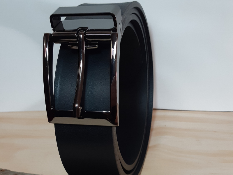 Ceinture en cuir noir tannage végétal