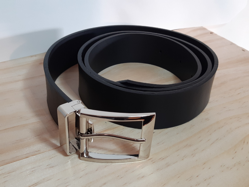 Ceinture en cuir noir tannage végétal