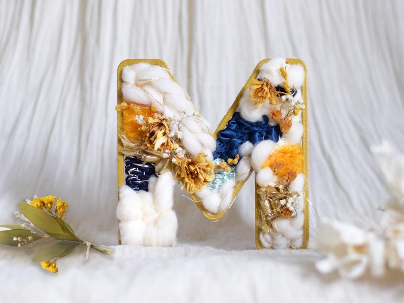 Couple de lettres tissées et fleuries avec personnalisation