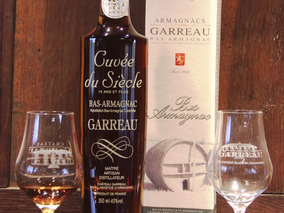 Grand Bas Armagnac Cuvée du Siècle et deux verres tulipe