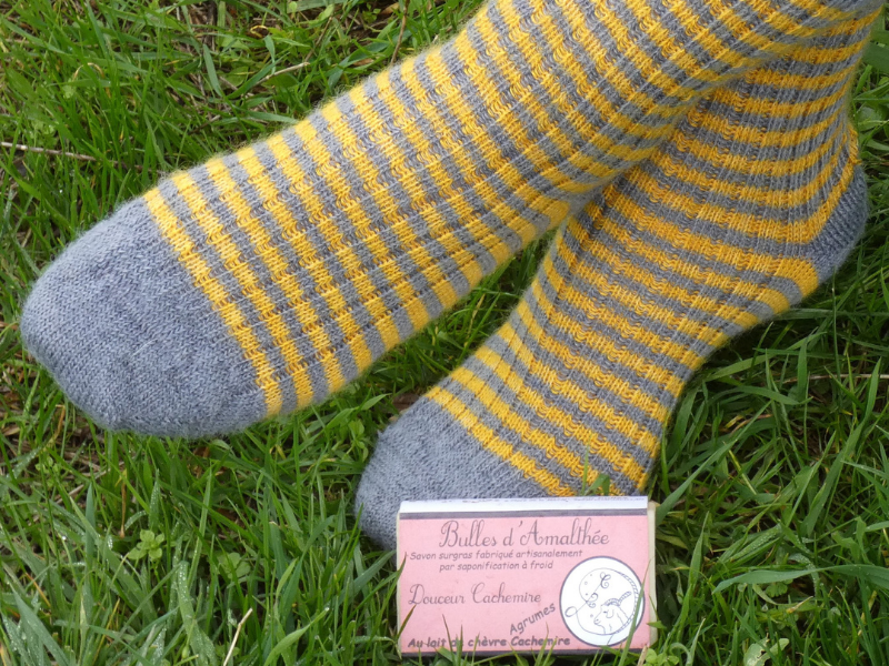 Paire de chaussettes et savon au lait de cachemire