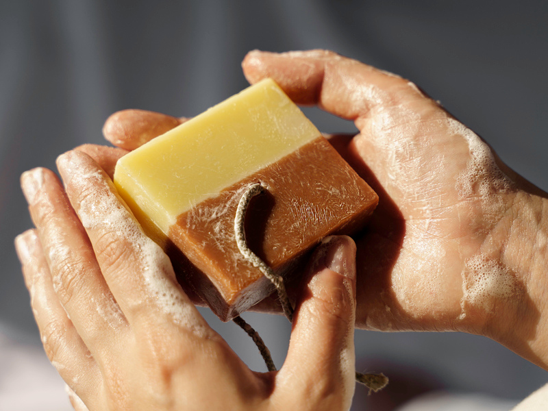 Exception : savons surgras, savon-shampoing et baume hydratant