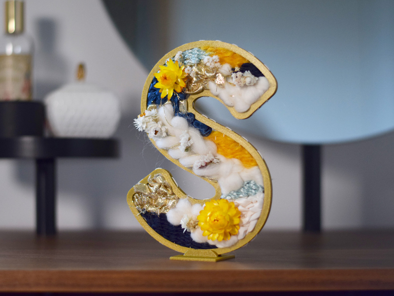 Couple de lettres tissées et fleuries avec personnalisation