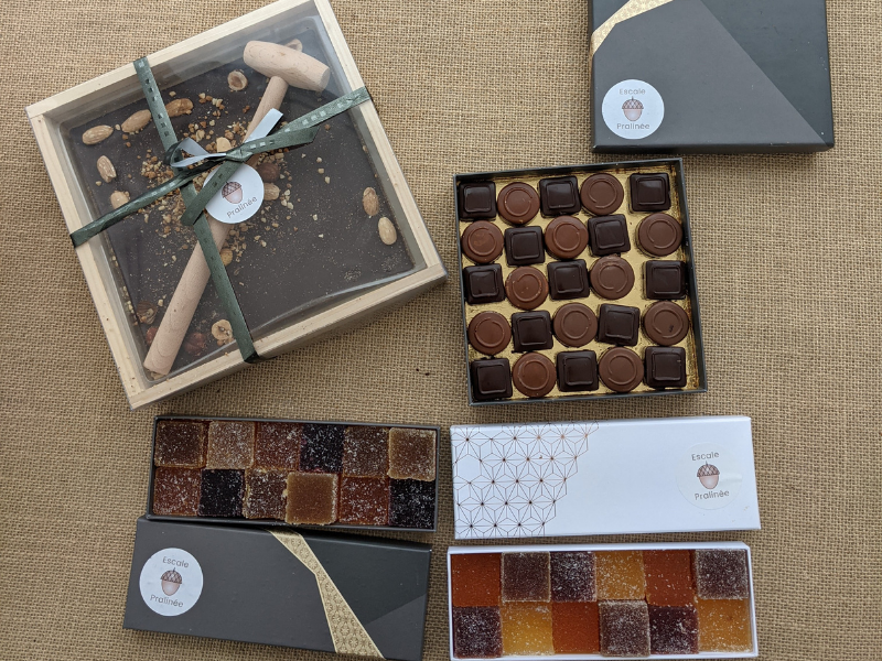 Délices chocolatés et fruités d'exception accompagnés d'un marteau