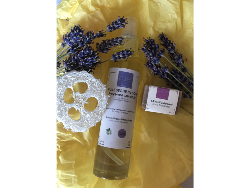 Soin corps : Huile, savon et éponge loofah