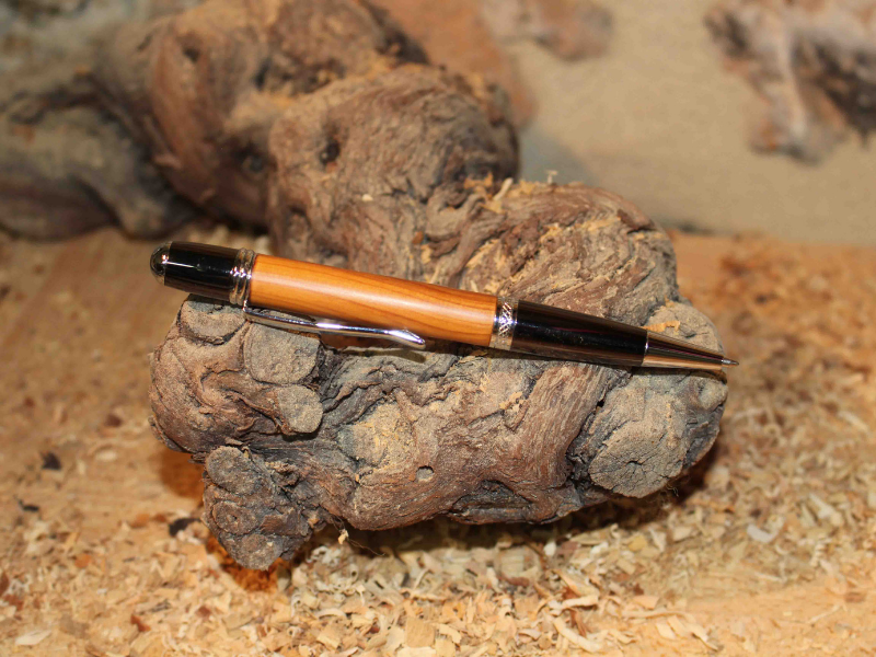 Stylo Bille en bois local
