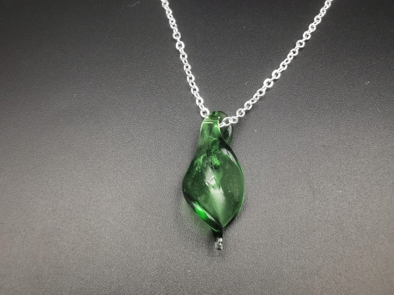 Pendentif Feuille en verre