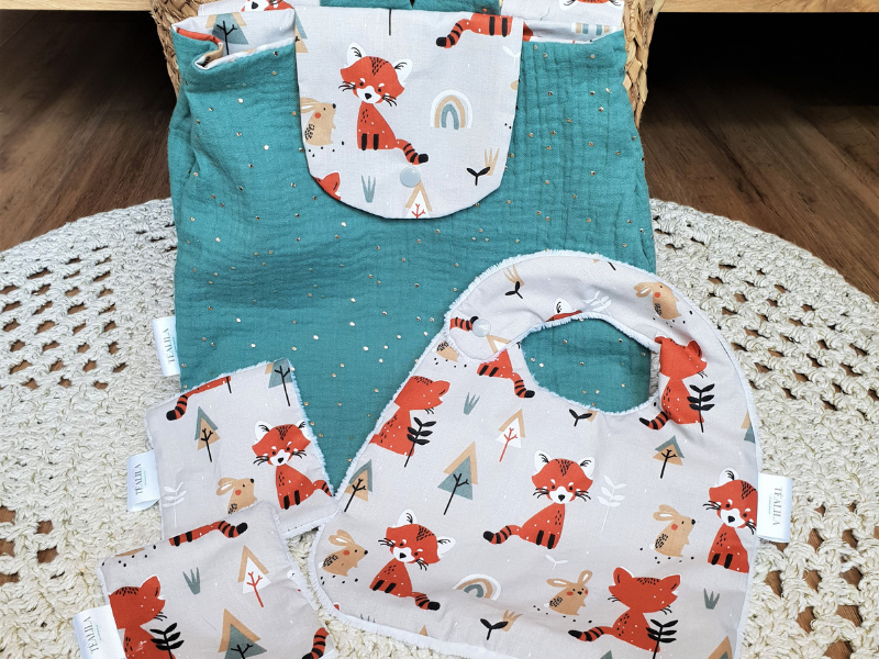 Sac à dos, bavoir et lingettes