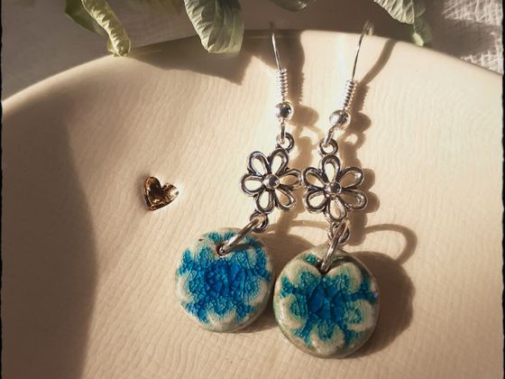 Boucles d'oreilles petites fleurs turquoises