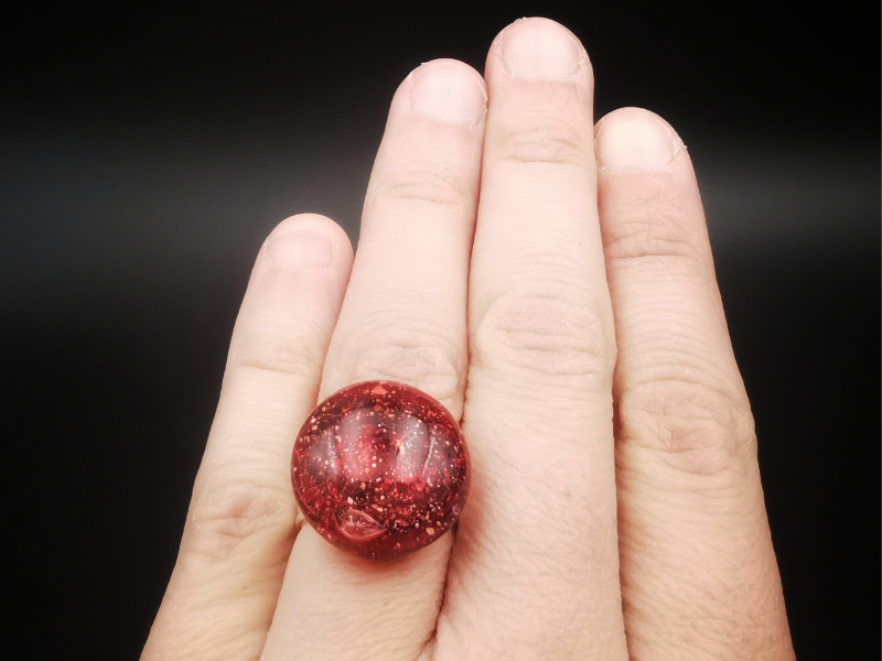 Bague en verre sale