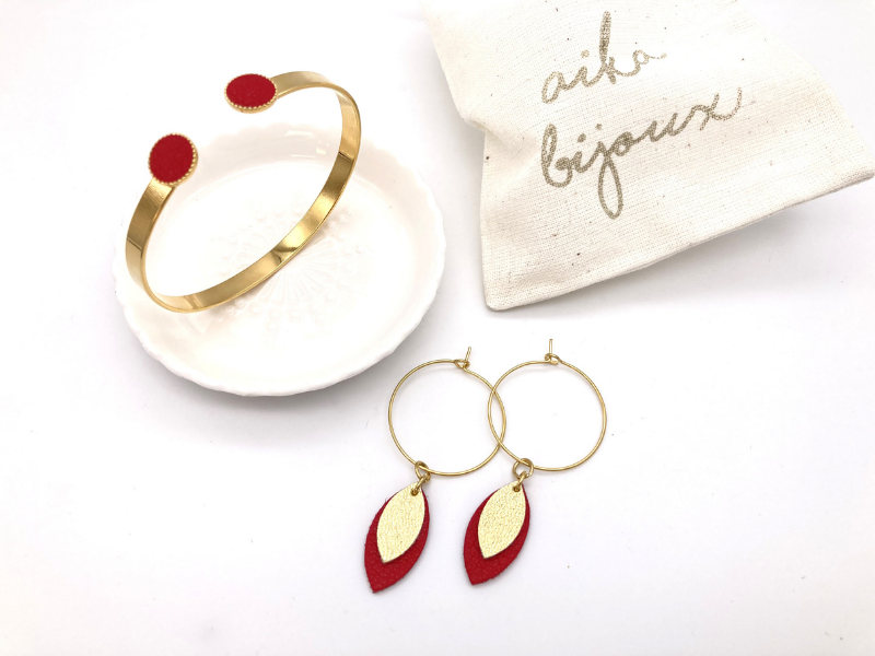 Jonc et boucles d'oreilles pétales en cuir