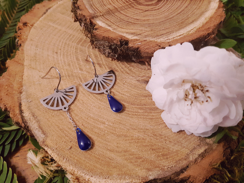 Bague et boucles d'oreilles asymétriques