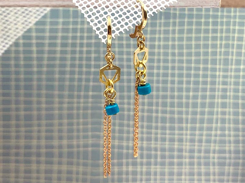 Boucles d'oreilles Ziya doré et Heishi pierres naturelles coloris au choix