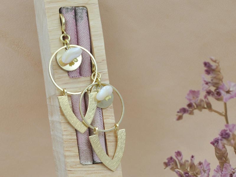 Boucle grenade ornée de Pierres fines