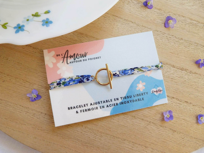 Marque pages, Bracelet et Pochon fleurs bleues