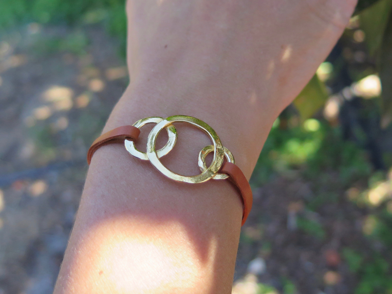 Bracelet ajustable sur cuir