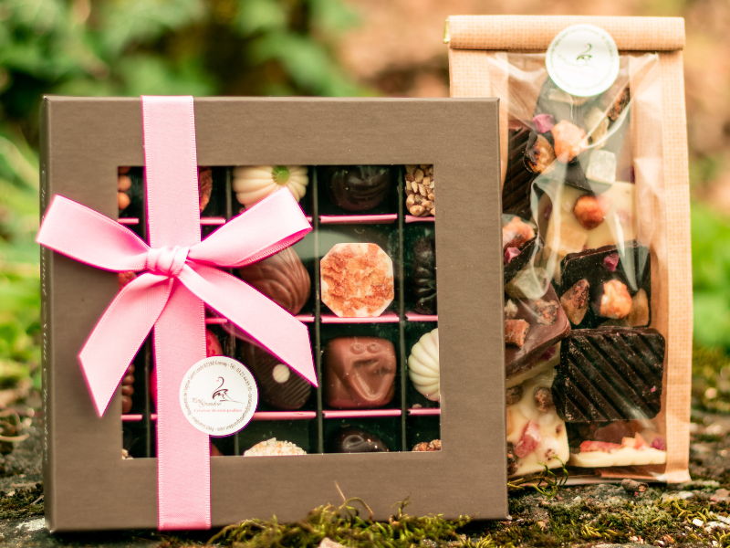 Écrin 20 mini-chocolats et tablettes de chocolat aux fruits secs