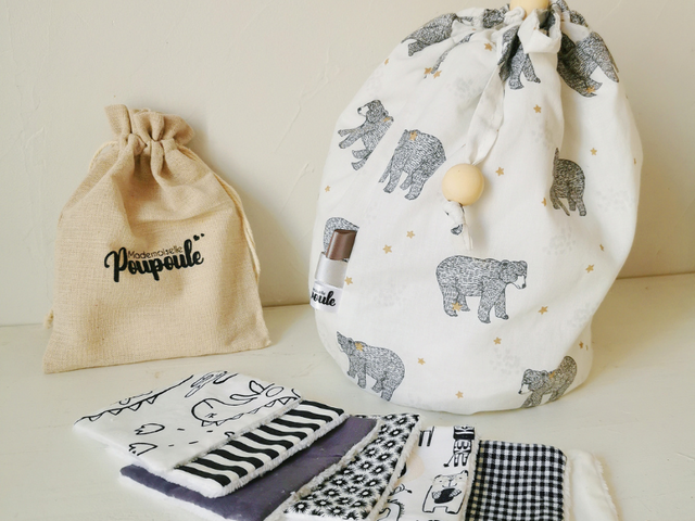 Trousse de toilette et semainier de lingettes