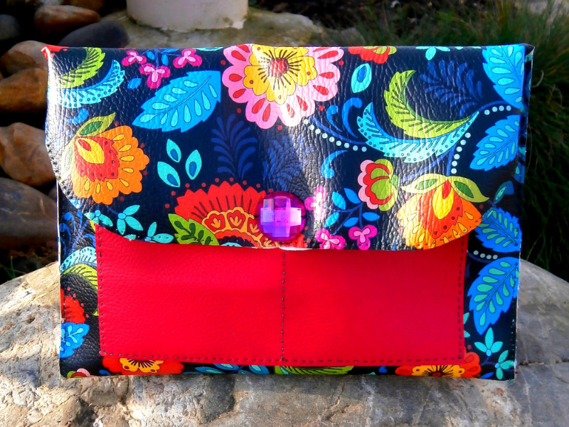 Pochette en similicuir imprimé avec le motif 