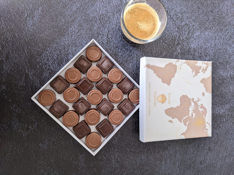 Un coffret prestige 25 chocolats pralinés artisanaux