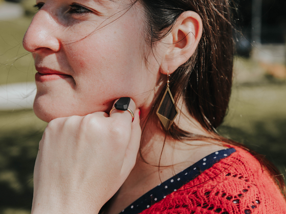 Parure en ébène : bague et boucles d'oreille en bois d'ébène