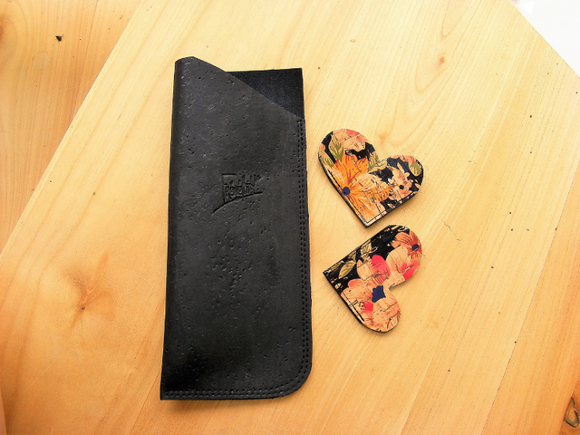 Etui à lunettes et marque-cœur en liège