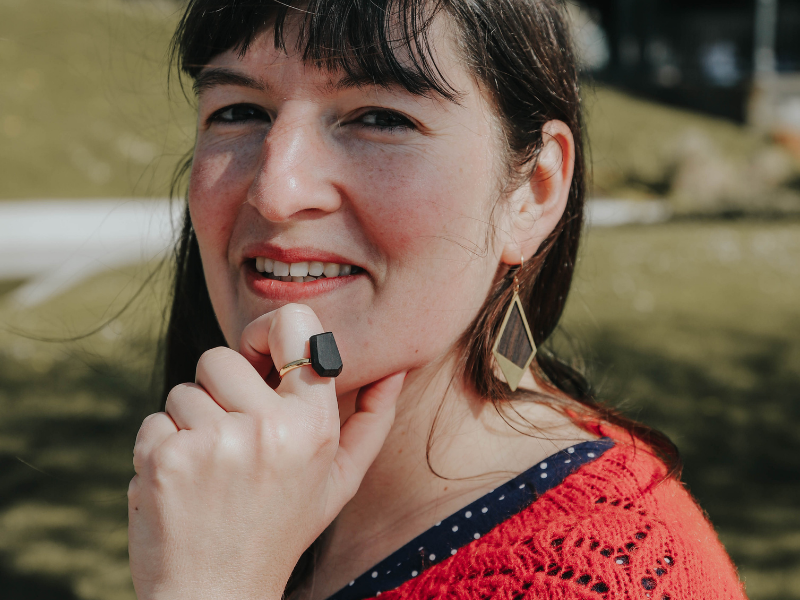 Parure en ébène : bague et boucles d'oreille en bois d'ébène