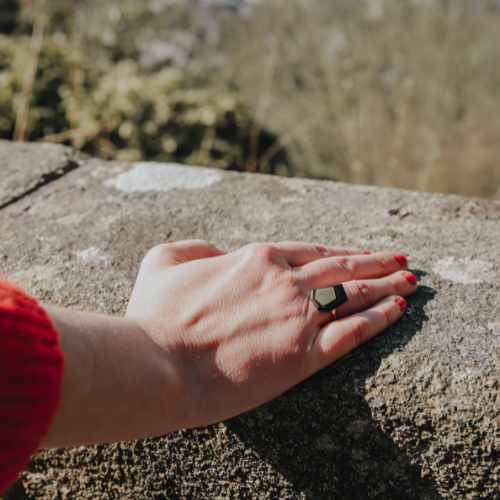 Parure en ébène : bague et boucles d'oreille en bois d'ébène