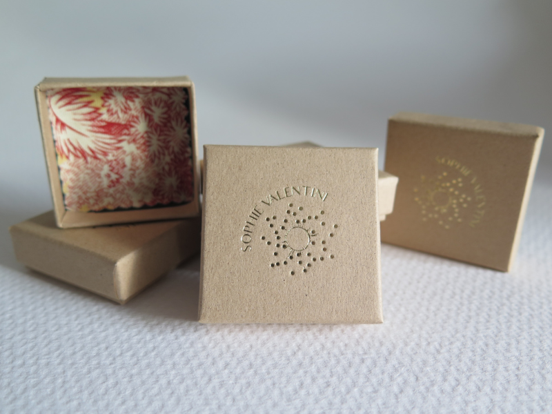 Parure collier et boucles d’oreilles gravés, or ou argent