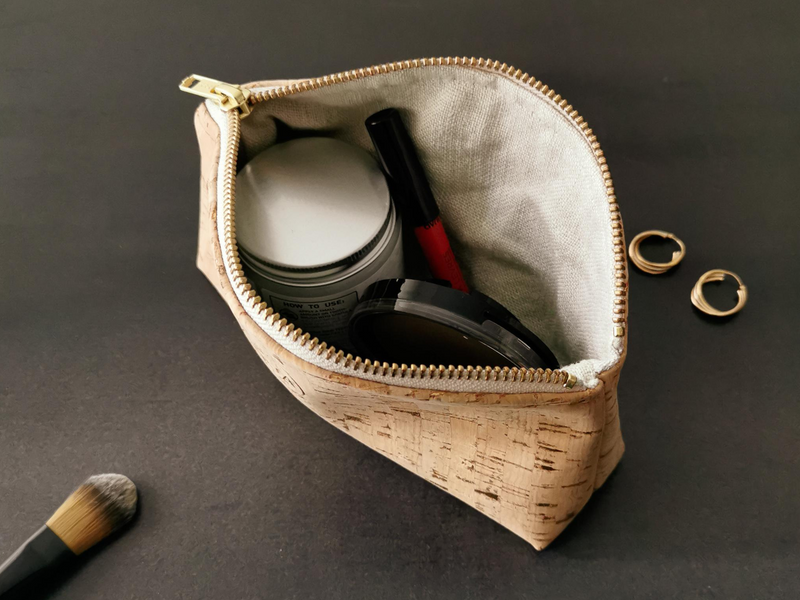 Trousse demi-lune vegan en liège