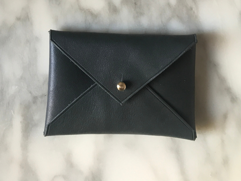 Pochette enveloppe et mini créoles