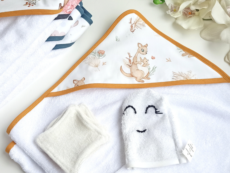 Cape de bain, gant d'apprentissage et lingettes