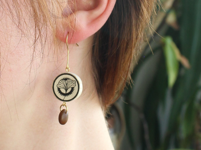 Boucles d'oreilles papier et graines Ginkgo